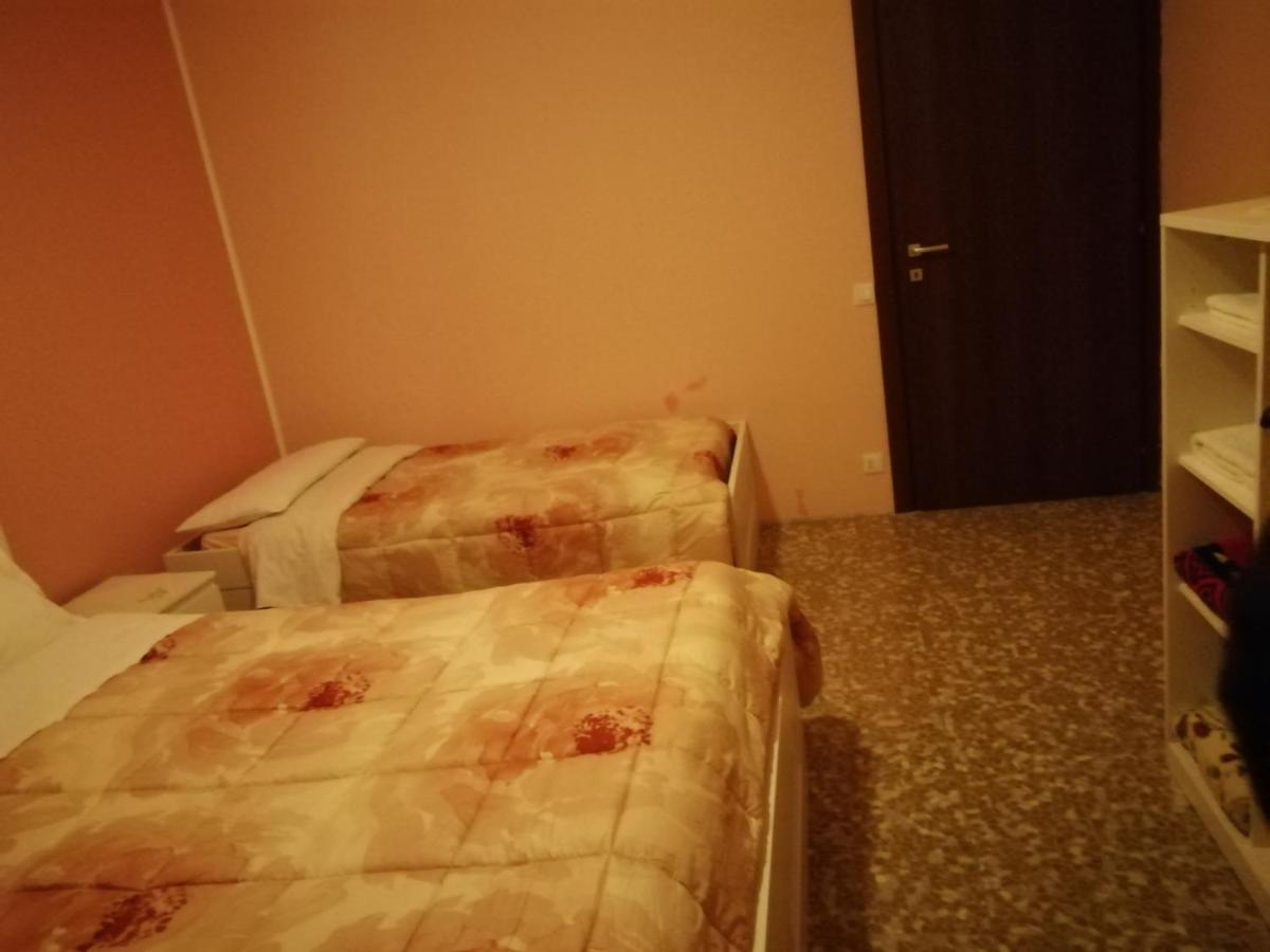 Aeroporto Room Azzano San Paolo エクステリア 写真